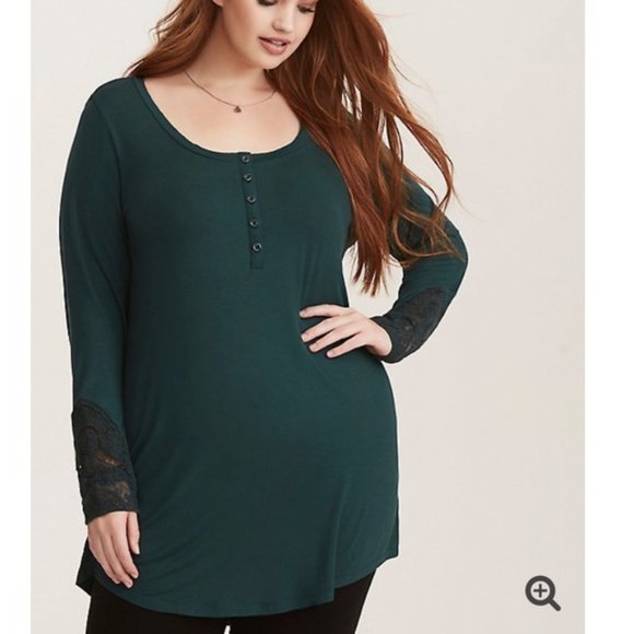 Torrid Plus 4X Super Soft Lace Sleeve Henley Top